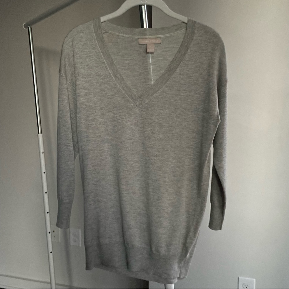 Banana Republic Gray V-Neck Women's Sweater